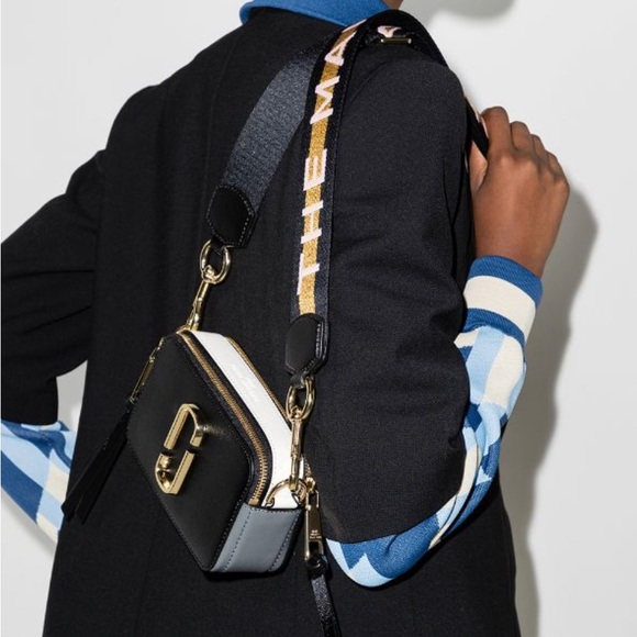 Marc Jacobs 100% authentic snapshot camera bag in black with gold and pink strap - Picture 4 of 4